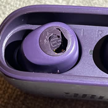 JBL Wave 100tws Sol Kulaklık Üst Kapağı Kendi Kendine Çatladı: Üretim Kusuru İddiası