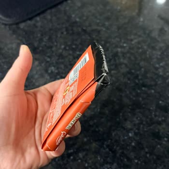 Ülker %60 Bitter Çikolata Ambalajı Kapalıyken Yarı Eksik Çıktı