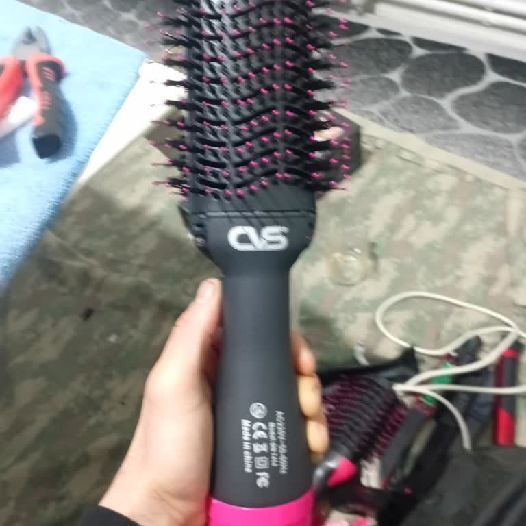 One Step Saç Kurutma Tarağının Pervanesi Çalışırken Yerinden Çıkıyor