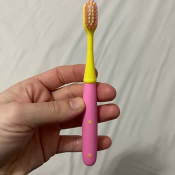 Açtığımız Çocuk Diş Fırçası Yoğun Koku Veriyor, Satıcıdan Yanıt Gelmiyor