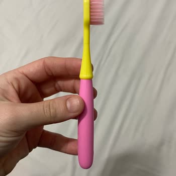 Açtığımız Çocuk Diş Fırçası Yoğun Koku Veriyor, Satıcıdan Yanıt Gelmiyor