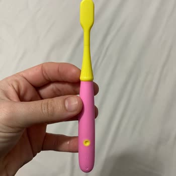 Açtığımız Çocuk Diş Fırçası Yoğun Koku Veriyor, Satıcıdan Yanıt Gelmiyor