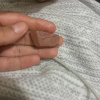 Amigo Boncuk Fıstık Paketi İçinde Tuğla Benzeri Yabancı Madde Bulunması