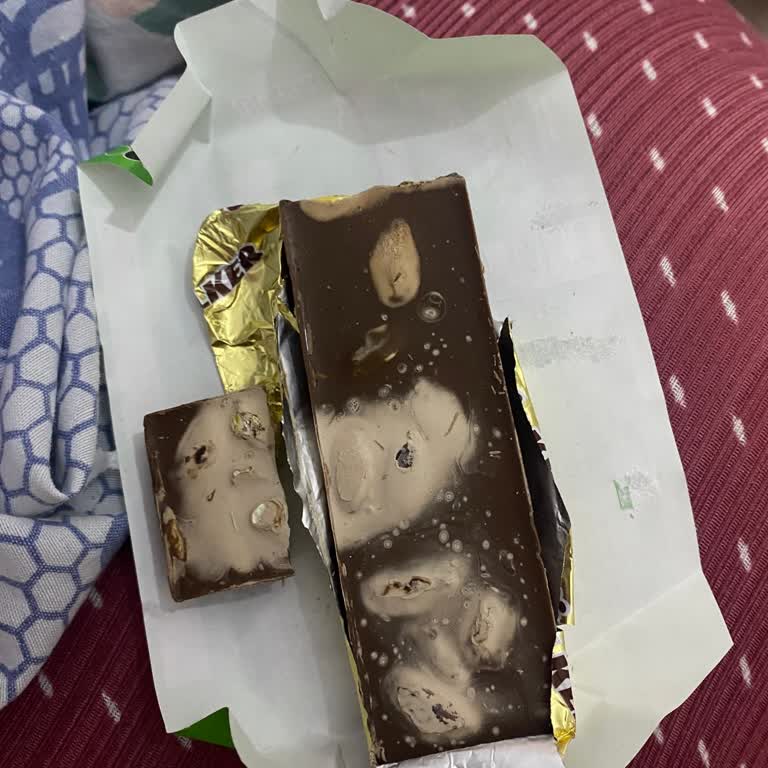 Küflü Ülker Antepfıstıklı Çikolata: Güvenim Sarsıldı