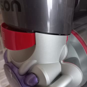 Dyson V8 Süpürge Sürekli Arıza Veriyor Ve Değişim Talep Ediyorum