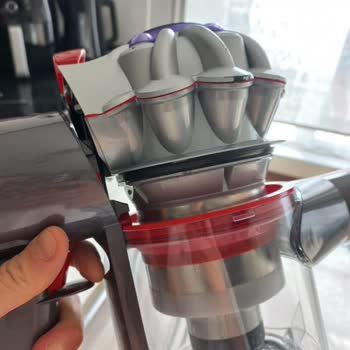 Dyson V8 Süpürge Sürekli Arıza Veriyor Ve Değişim Talep Ediyorum