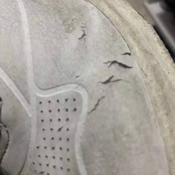 FLO Vega AVM'de Kinetix Ayakkabısının Deri Soyulması Ve Ürün Hakkının Reddedilmesi