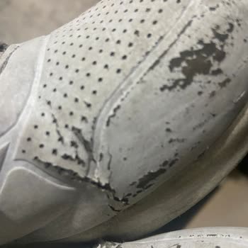 FLO Vega AVM'de Kinetix Ayakkabısının Deri Soyulması Ve Ürün Hakkının Reddedilmesi