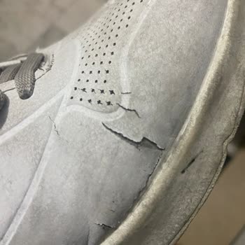 FLO Vega AVM'de Kinetix Ayakkabısının Deri Soyulması Ve Ürün Hakkının Reddedilmesi