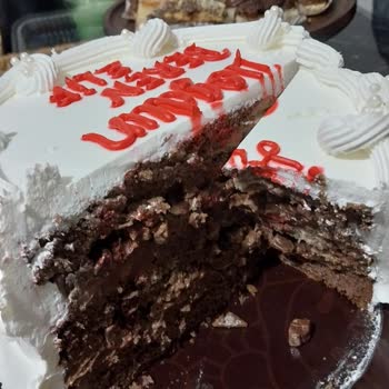 Cihan Kuruyemiş’te Yanlış Pasta ve Aşırı Ücret İddiası