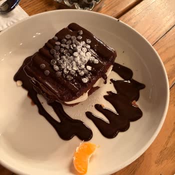 Menüdeki Görsellerle Uyuşmayan Çilekli Matcha Ve Lezzetsiz Karayip Tatlısı