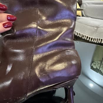 Shoeberry Çizmesi İki Ayda Açıldı Ve Topuğu Kırıldı