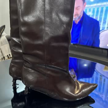 Shoeberry Çizmesi İki Ayda Açıldı Ve Topuğu Kırıldı