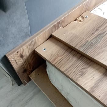 Yatak Odası Takımında Kısa Sürede Parçalanan Malzeme Nedeniyle Ücretsiz Tamir Veya Değişim Talebi