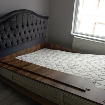 Yatak Odası Takımında Kısa Sürede Parçalanan Malzeme Nedeniyle Ücretsiz Tamir Veya Değişim Talebi