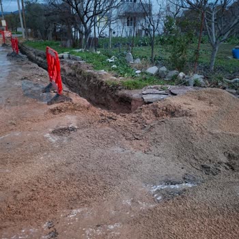 Gdz Elektrik Dağıtım Soma'da Elektrik Kazı Çalışması Sokakları Çökertti