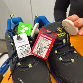 Unisex Ayakkabı İçin Talep Edilen 1.000 TL Ek Ücret Kabul Edilemez