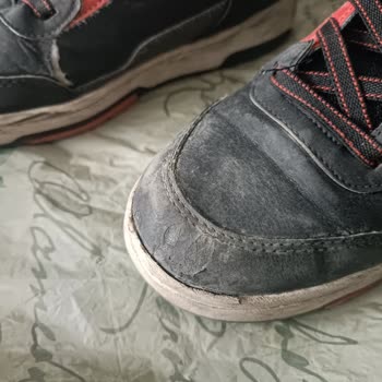 FLO Ayakkabısı 2 Ayda Patladı, Mağaza Değişimi Reddetti