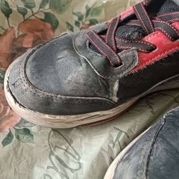 FLO Ayakkabısı 2 Ayda Patladı, Mağaza Değişimi Reddetti