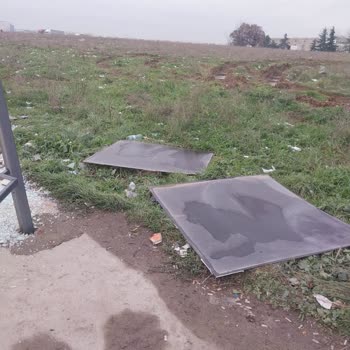 Turgut Reis Durağının Kırık Olması Ve Çöp Konteyneri Sorunu