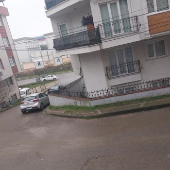 Turgut Reis Durağının Kırık Olması Ve Çöp Konteyneri Sorunu