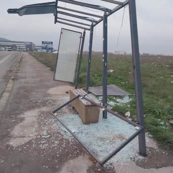 Turgut Reis Durağının Kırık Olması Ve Çöp Konteyneri Sorunu