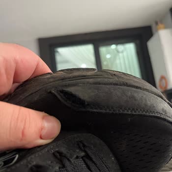 Skechers Ayakkabısında 6 Ayda Dikiş Ve Yapıştırıcı Sorunu, Değişim Reddi