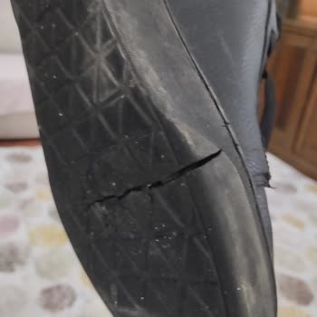 Ayakkabım 5 Ayda Tabanı Ayrıldı, Şirket Yardım Reddetti