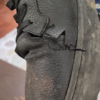 Ayakkabım 5 Ayda Tabanı Ayrıldı, Şirket Yardım Reddetti