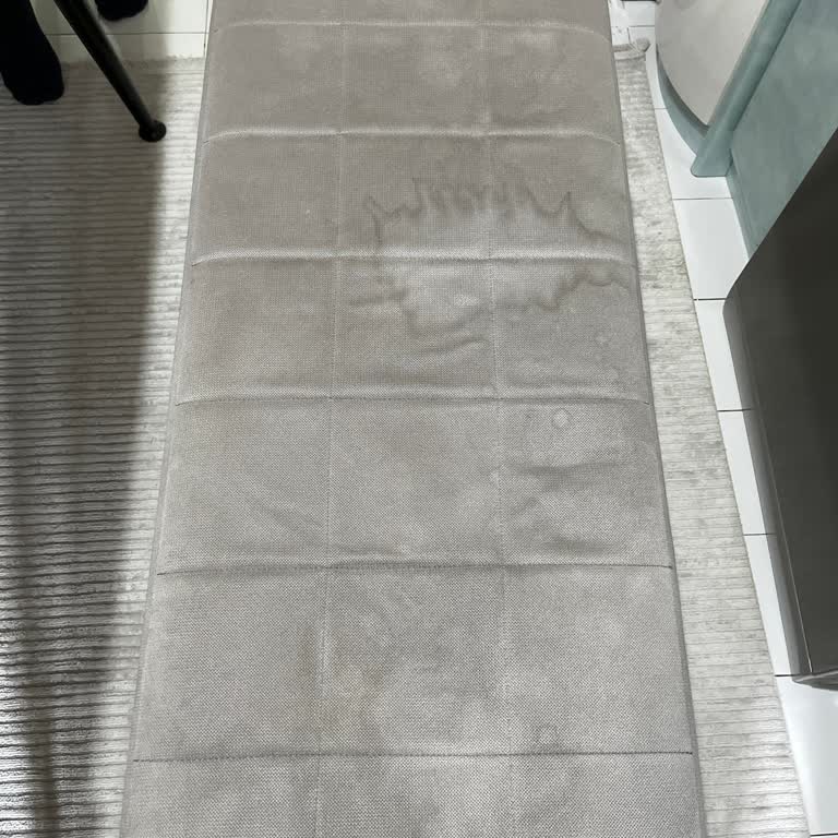 Garanti Kapsamındaki Sandalye Kumaşlarının Lekelenmesi Ve Yanıtsız Servis Talebi