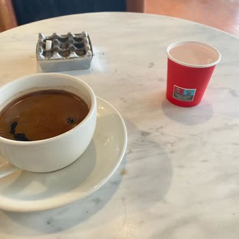 Espressolab Çorlu’da Türk Kahvesi Yanında Verilen Küçük Su Bardağı Müşteri Memnuniyetini Zedeliyor