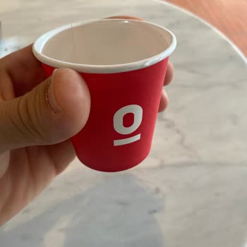 Espressolab Çorlu’da Türk Kahvesi Yanında Verilen Küçük Su Bardağı Müşteri Memnuniyetini Zedeliyor