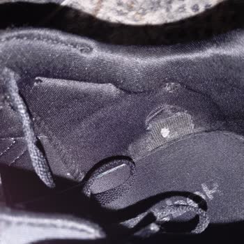 Reebok Ayakkabısında Kısa Sürede Renk Atması Ve Deformasyon Şikayeti