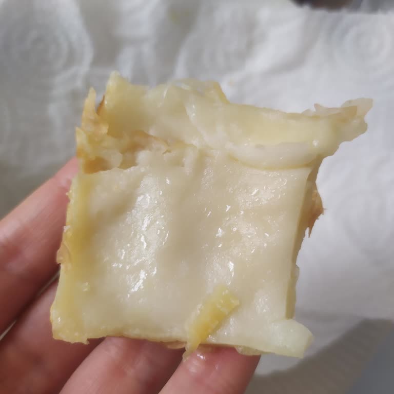 Levent Börek’te Tadı Değişik Ve İç Kısmı Hamur Kaldı