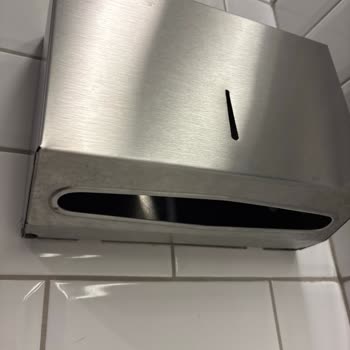 Velux AVM Kadın Tuvaletinde Temizlik Ve Aydınlatma Sorunları