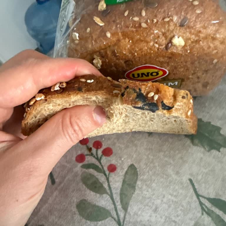 UNO Premium Ekmekte Büyük Siyah Yabancı Cisim Bulundu