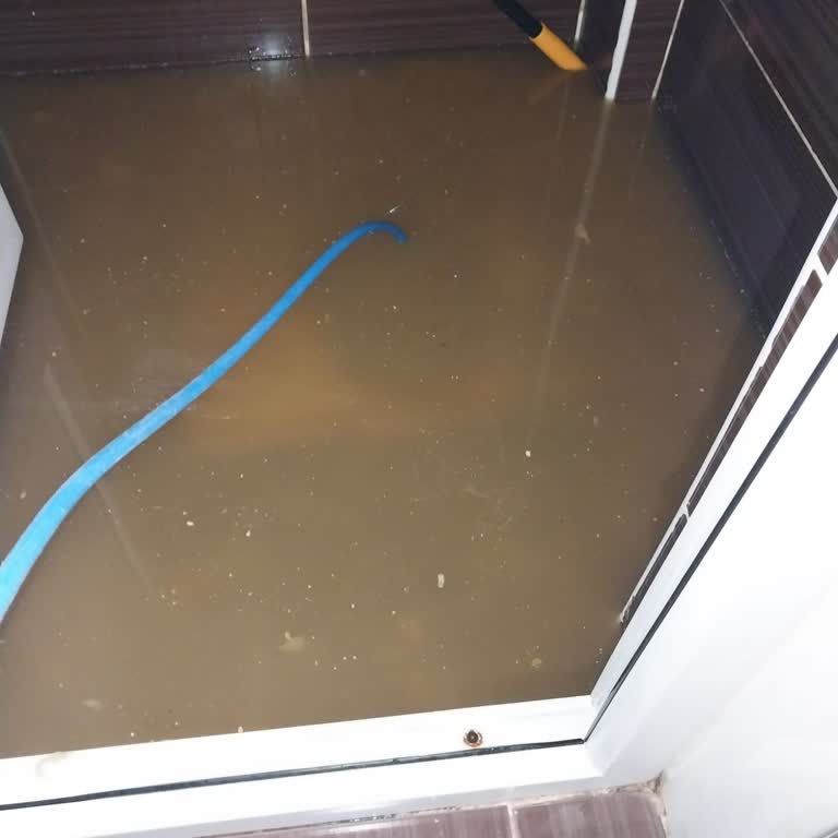 Kanalizasyon Taşması Evimizi Kullanılamaz Hale Getirdi, Acil Müdahale Bekliyoruz