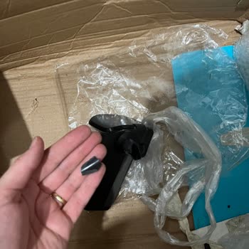 Arızalı Kahve Makinesi İçin Kırık Süt Haznesi Ve Özensiz Servis Paketi Şikayeti