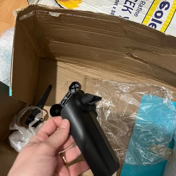 Arızalı Kahve Makinesi İçin Kırık Süt Haznesi Ve Özensiz Servis Paketi Şikayeti