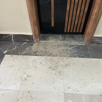 TOKİ Ortak Alanlar Sürekli Çamurla Kaplı, Temizlik İhmal Ediliyor