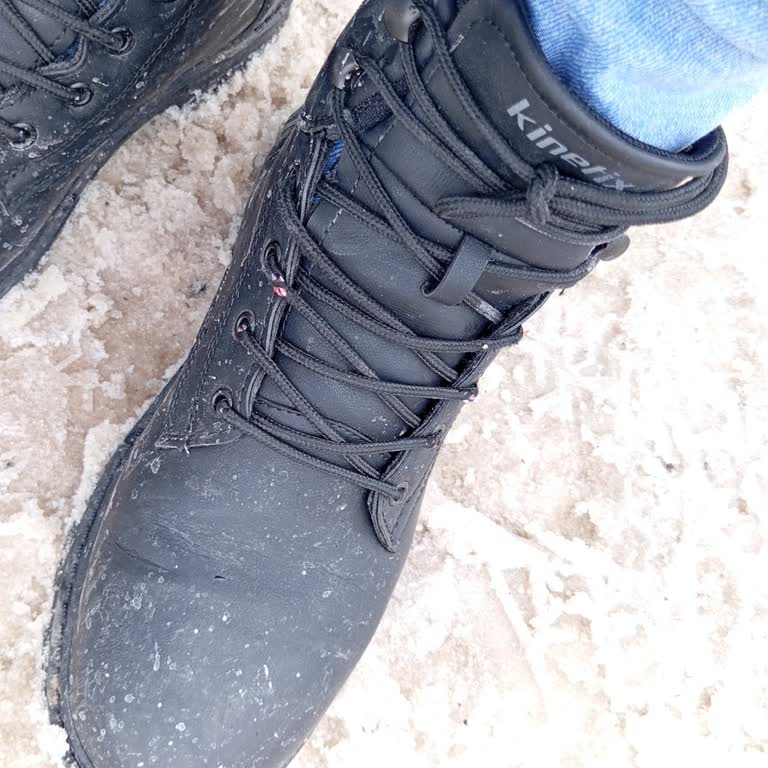 Kinetix Kısa Sürede Su Sızdıran Ve Bağcıkları Deforme Olan Bot, Kalitesiz Ürün!