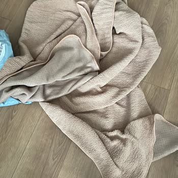 Lavinda Tekstil Vaat Edilen 8 Parçalık Koltuk Örtüsü Yerine 2 Yanlış Boyutta Tüylü Parça Geldi