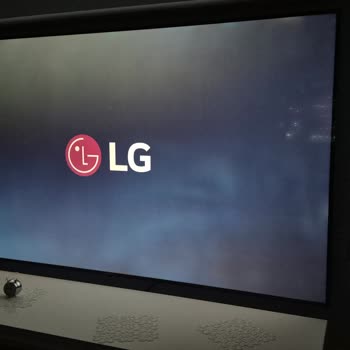LG 86 İnç Televizyonun Yansımaları Ve Gölgelendirmeleri Nedeniyle İade Talebi