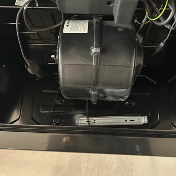 Yanlış Montaj Edilen Davlumbaz Ve Erken Çöken Silikon