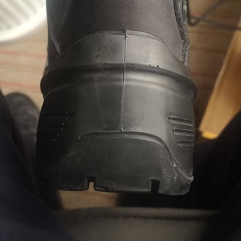 YDS Boots Astor Botlarda Sürekli Kırık Ve Çizik, Kalite Kontrol Sorunu