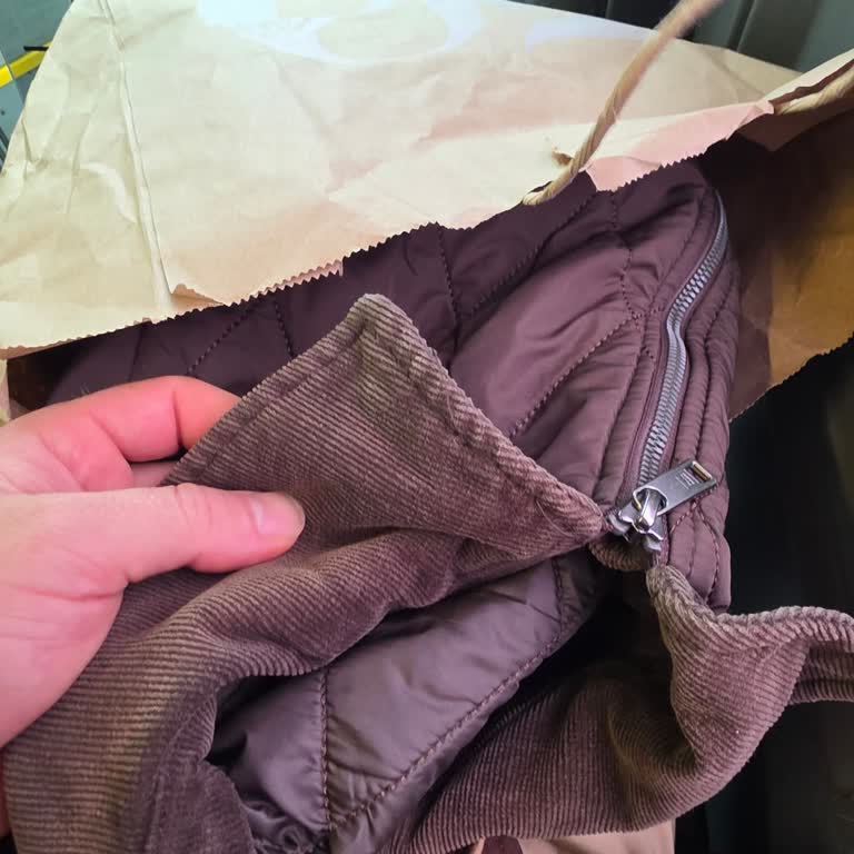 Montta Renk Değişikliği Ve Çelişkili Mağaza Tutumları