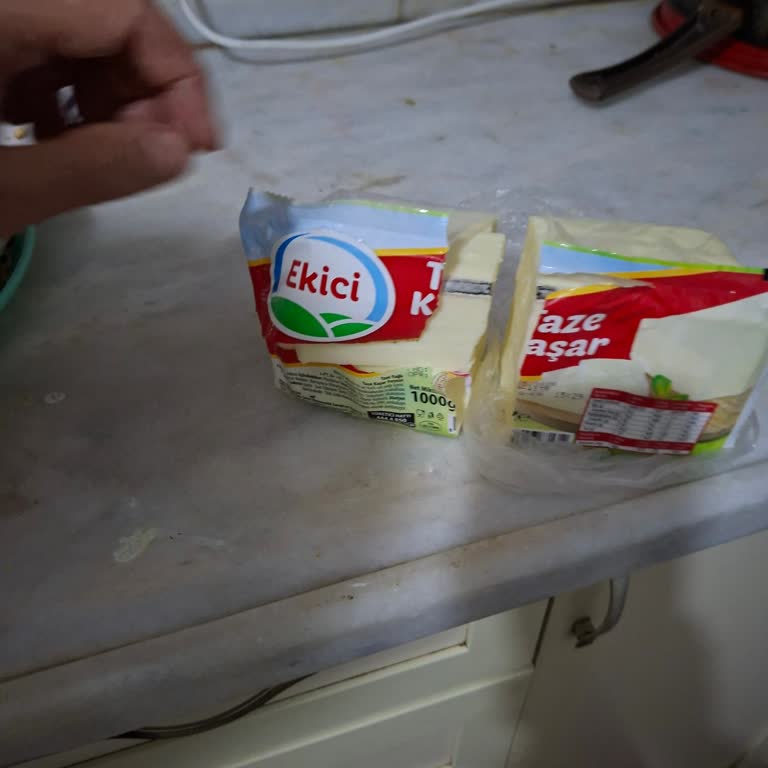 Gimsa Şubesinde Son Kullanma Tarihi Geçmemiş Kaşarda Yoğun Küf Ve İade Reddi