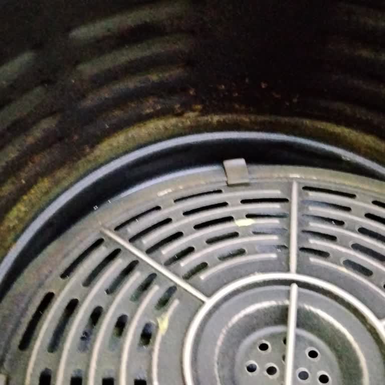 Tefal Easy Fry Airfryer İç Haznesinin Teflon Kaplaması Soyuldu, Yedek Parça Yok