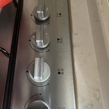 Beko Ankastre Ocağımda Düğme Ve Demir Parçalarının Hızla Soyulması Ve Ücretsiz Değişim İsteği