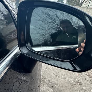 Sağ Dikiz Aynasının Kendiliğinden Çatlaması Garanti Kapsamına Alınmalı